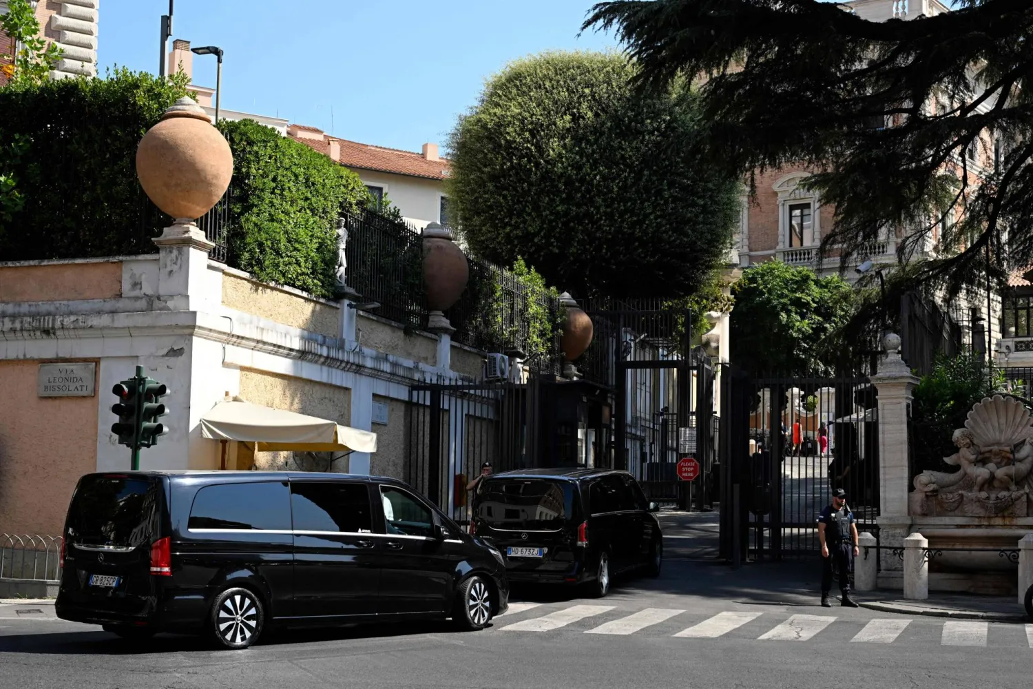 A motorcade delegation arrives for a new round of talks between the Lebanese and Israeli delegations at the US Embassy in Rome on August 4, 2026. (Photo by Tiziana FABI / AFP)
