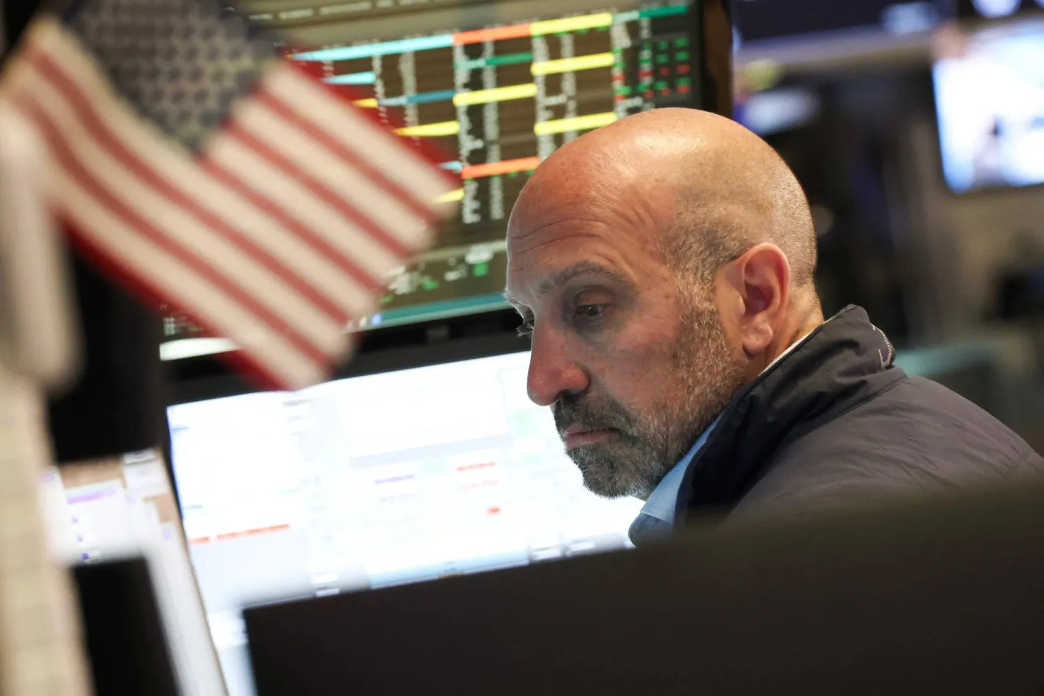 متداول يعمل في بورصة نيويورك (أ.ف.ب)