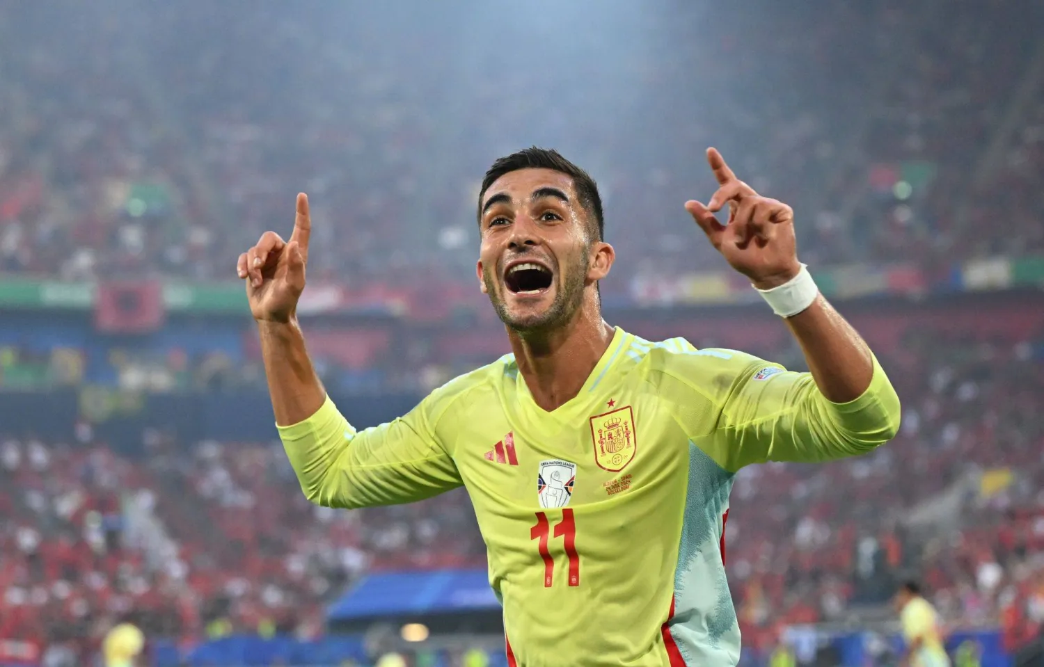 الإسباني فيران توريس مهاجم برشلونة (د.ب.أ)