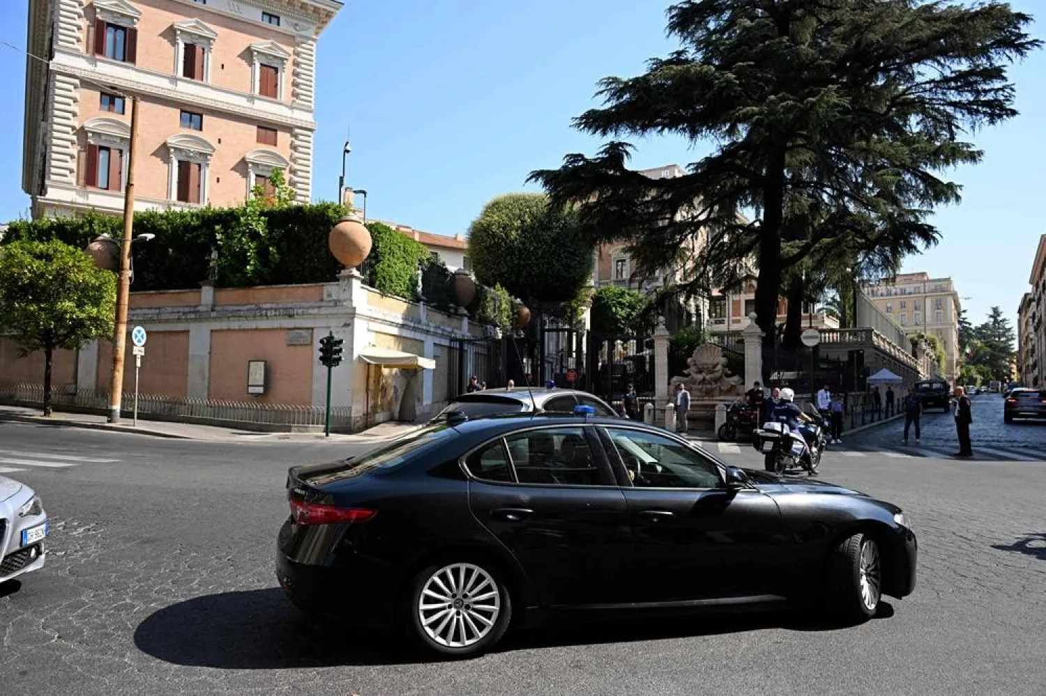  A motorcade delegation arrives for a new round of talks between the Lebanese and Israeli delegations at the US Embassy in Rome on August 4, 2026. (AFP) 
