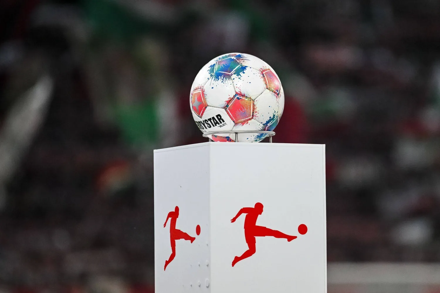 رابطة الدوري الألماني «بوندسليغا» تسعى بشدة إلى زيادة عائداتها التسويقية من الخارج (د.ب.أ)