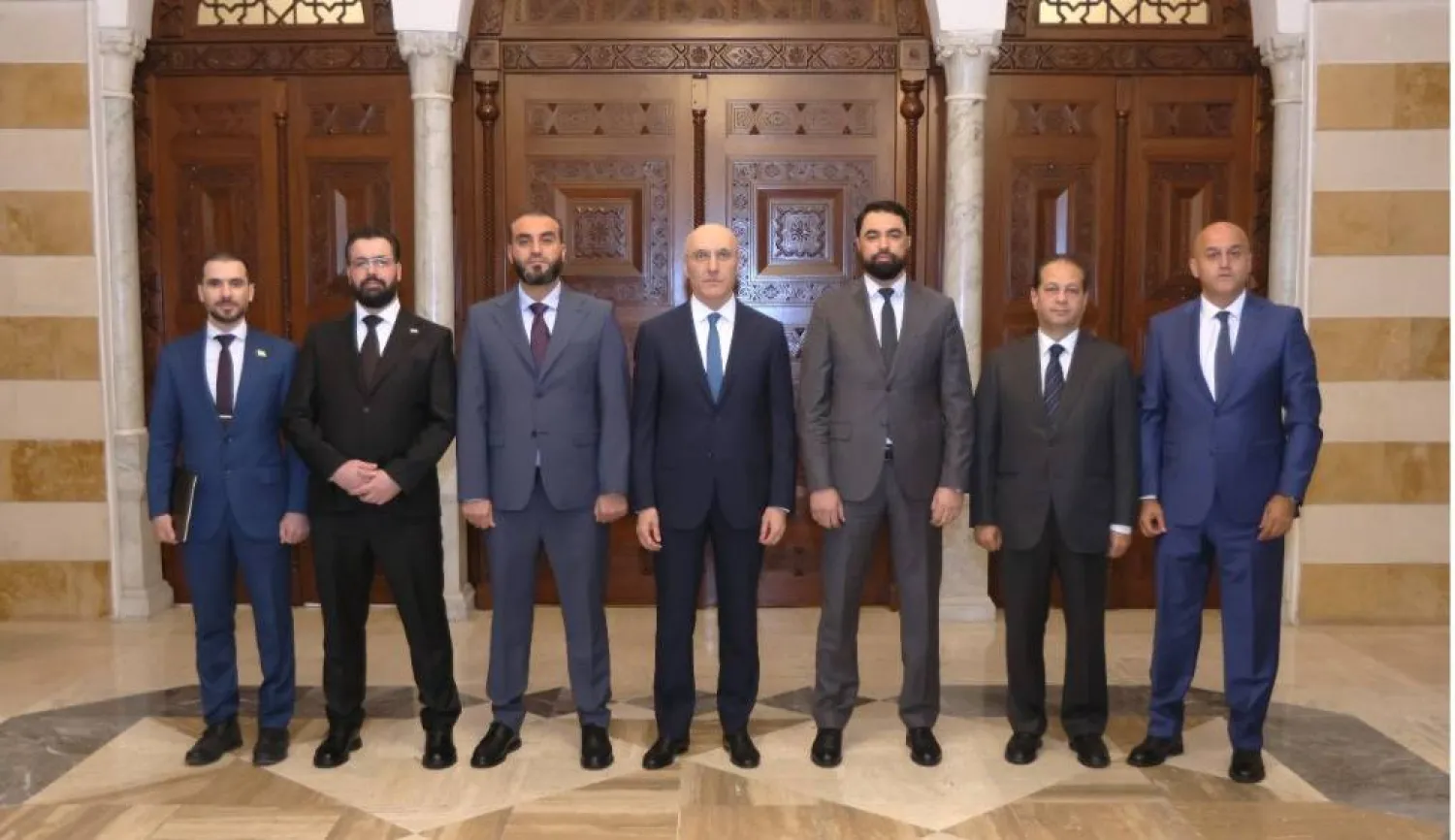 وزير الداخلية اللبناني أحمد الحجار يستقبل معاون وزير الداخلية السوري للشؤون الأمنية العميد ملهم الشنتوت والوفد المرافق (الوكالة الوطنية)