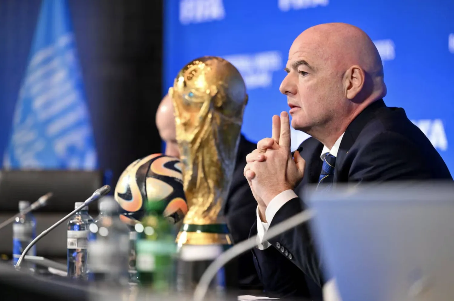 «يويفا» لا يزال متمسكاً بموقفه المطالب برحيل إنفانتينو (رويترز)