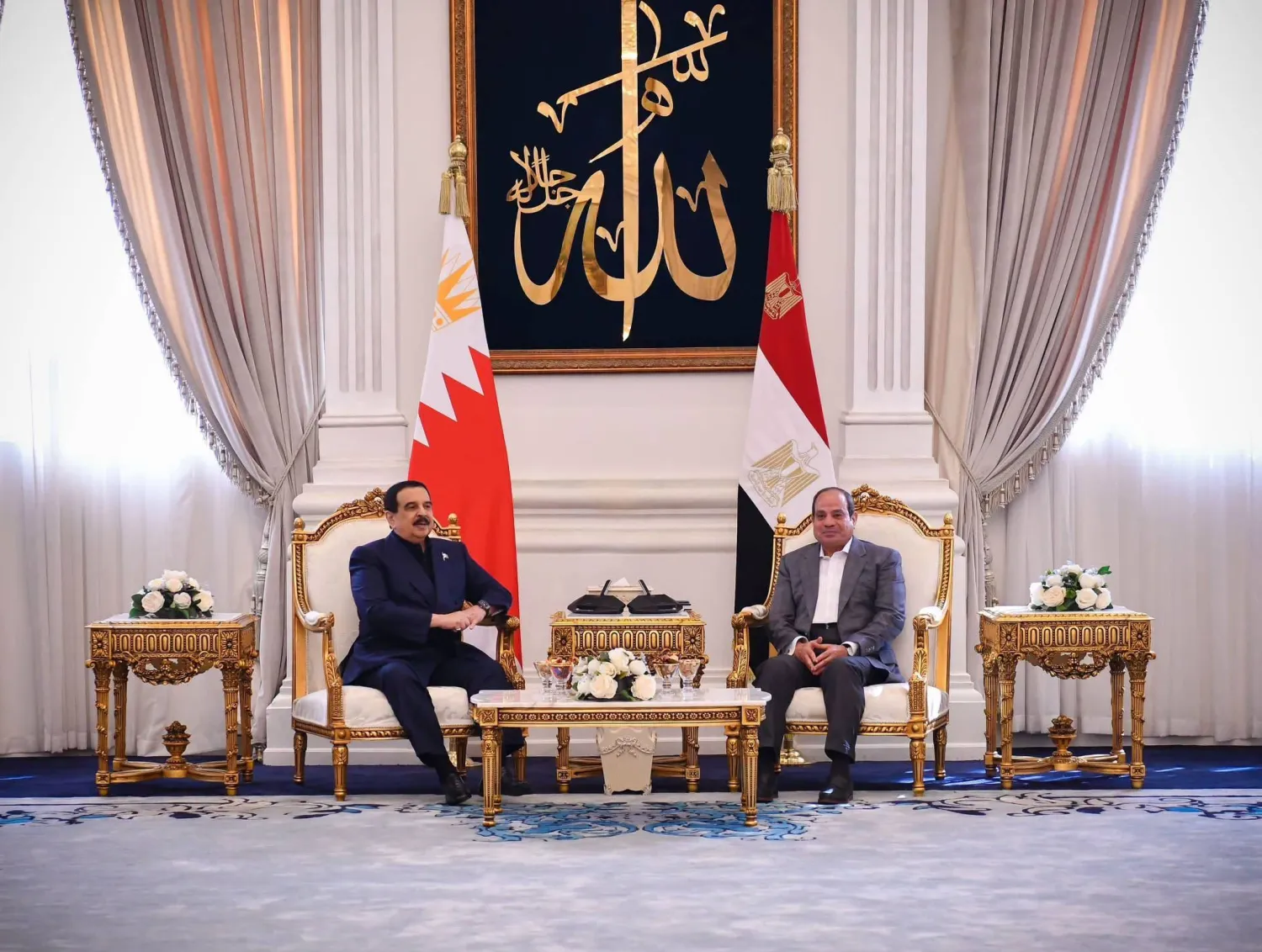 الرئيس المصري عبد الفتاح السيسي يستقبل عاهل البحرين الملك حمد بن عيسى في العلمين الخميس (الرئاسة المصرية)