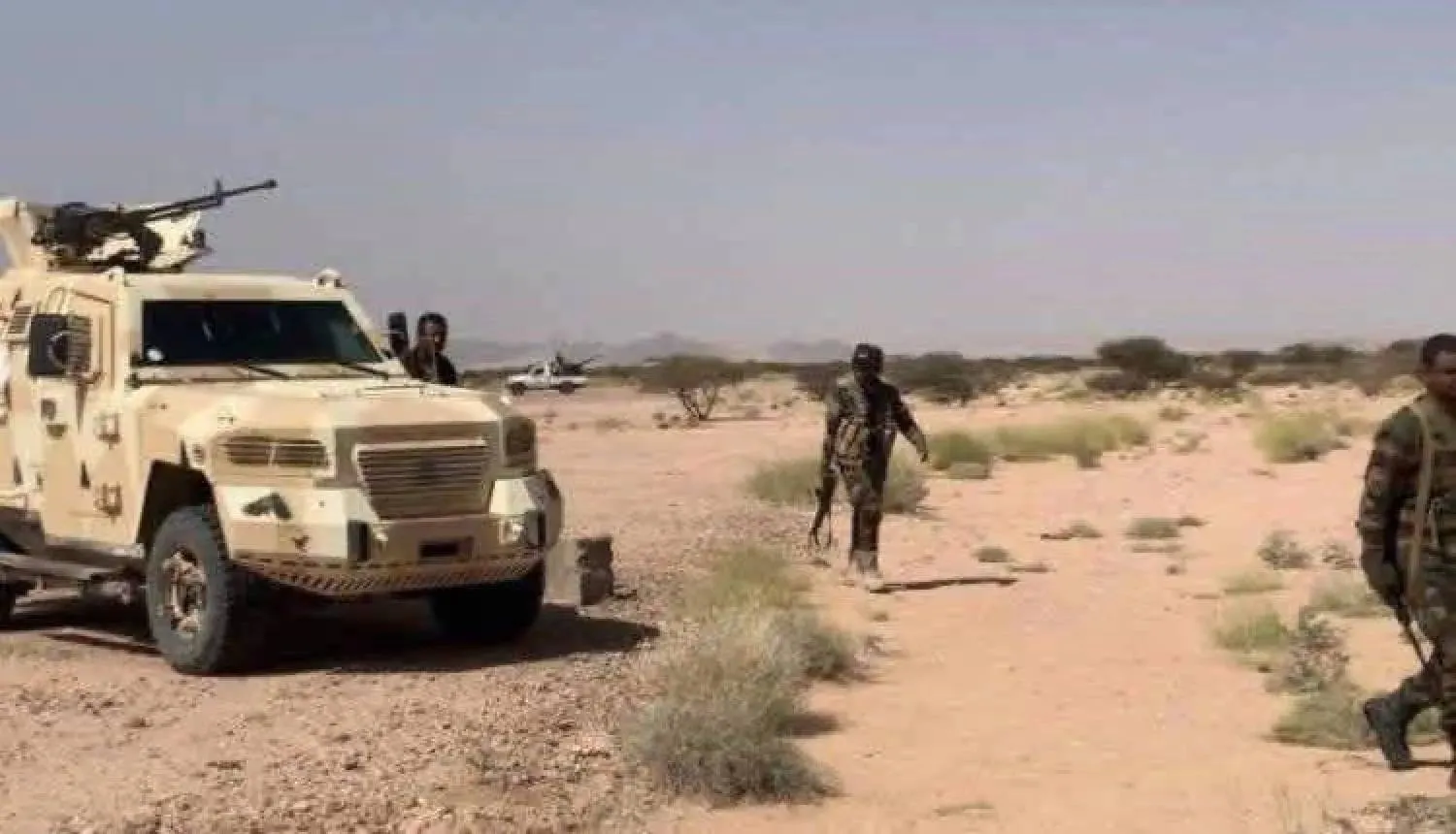 Fierce fighting erupted between the legitimate government forces and the Houthis north of Khokha city. (Local media)