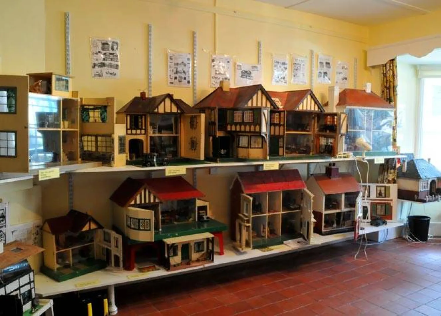Collection of dolls’ houses (Val Ripley Museum) 