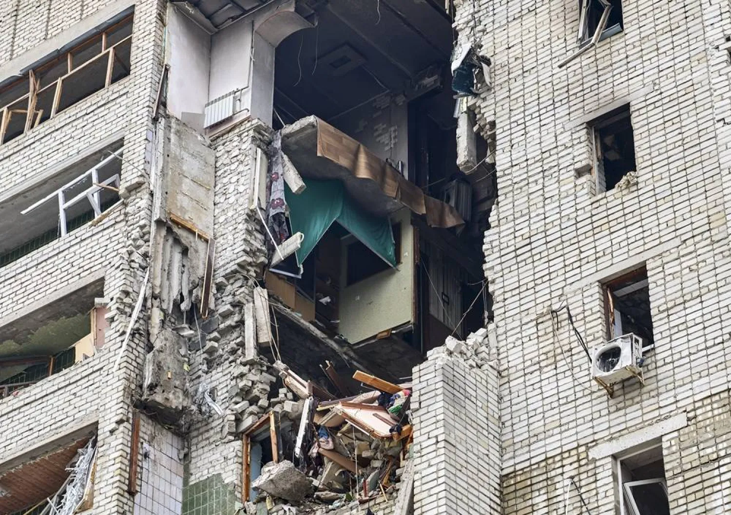 The site of a Russian strike on a high-storey residential building in Kharkiv, Ukraine, 09 August 2026, amid the Russian invasion. (EPA)