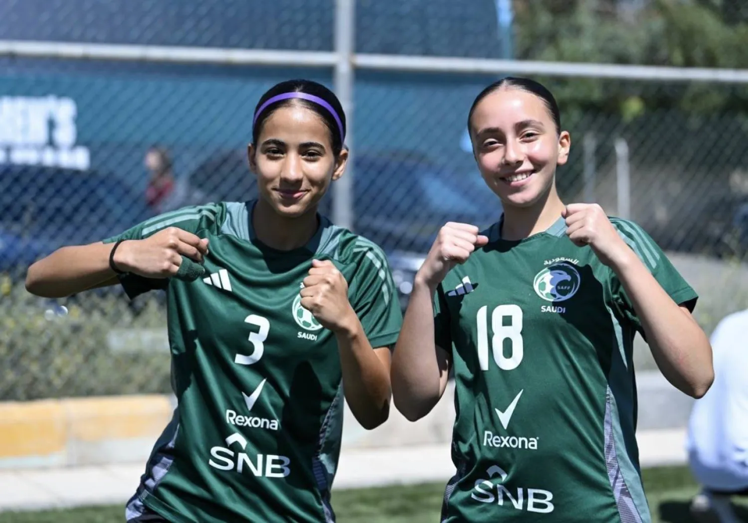 تصل بعثة المنتخب السعودي للناشئات إلى إندونيسيا استعداداً للمشاركة في النسخة الأولى من بطولة كأس سريكاندي ميرديكا (المنتخب السعودي للسيدات)