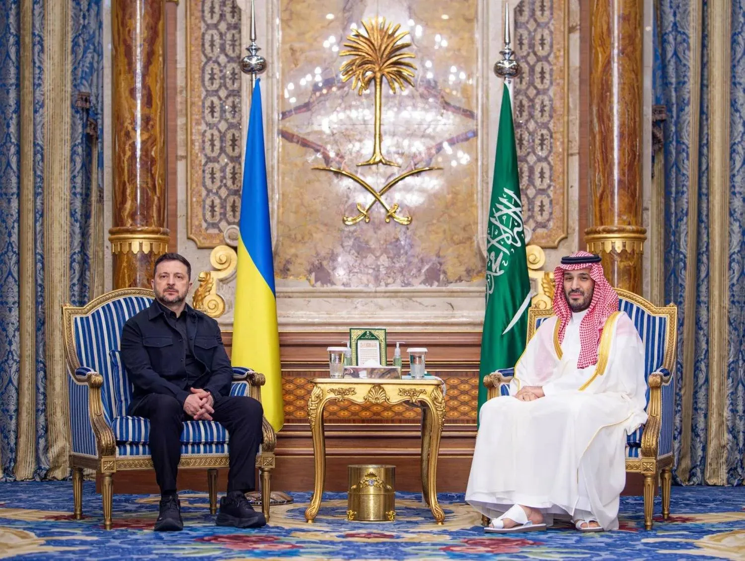 ولي العهد السعودي الأمير محمد بن سلمان لدى لقائه الرئيس الأوكراني فولوديمير زيلينسكي أبريل الماضي (واس)