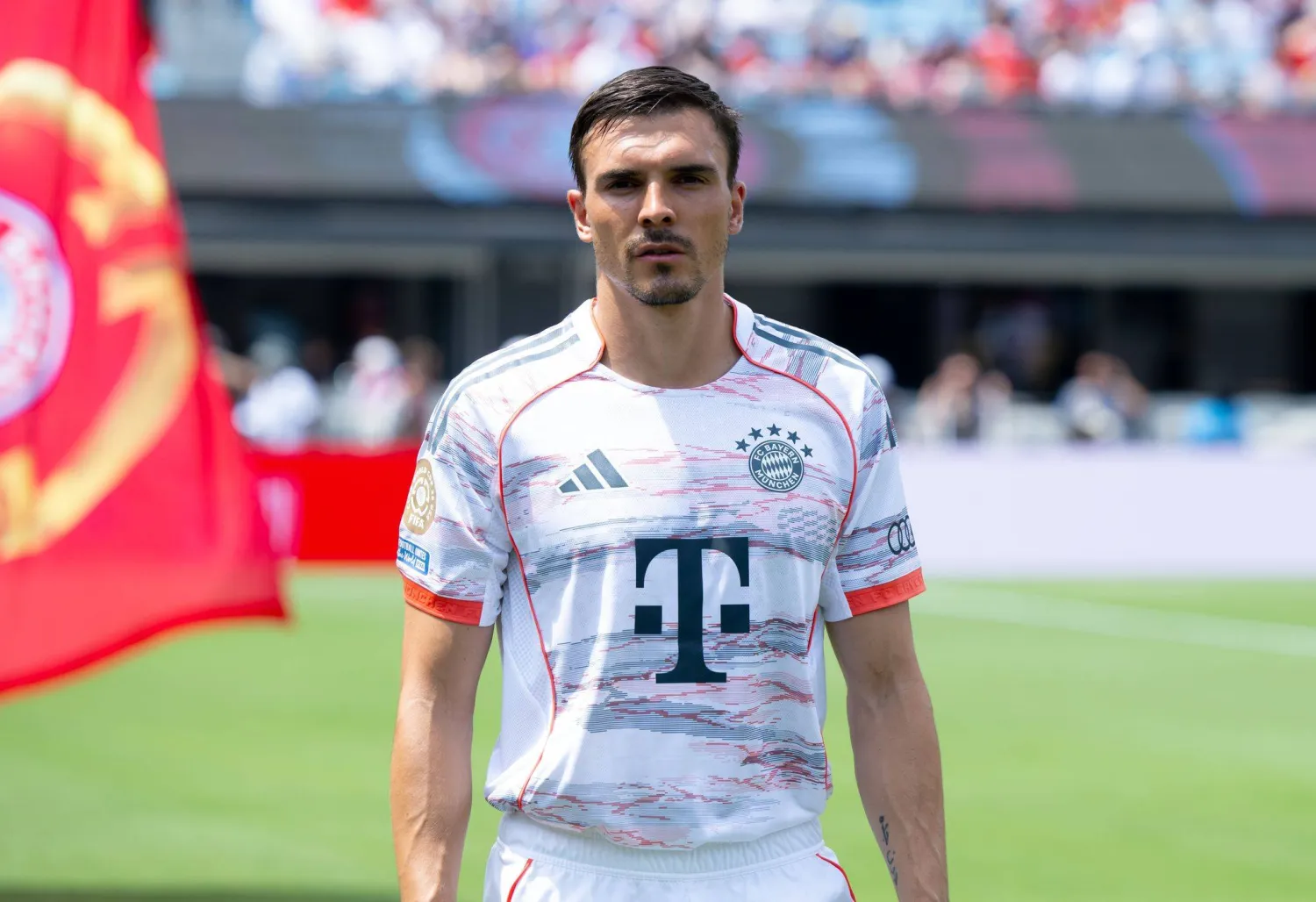 لاعب الوسط البرتغالي جواو بالينيا (د.ب.أ)