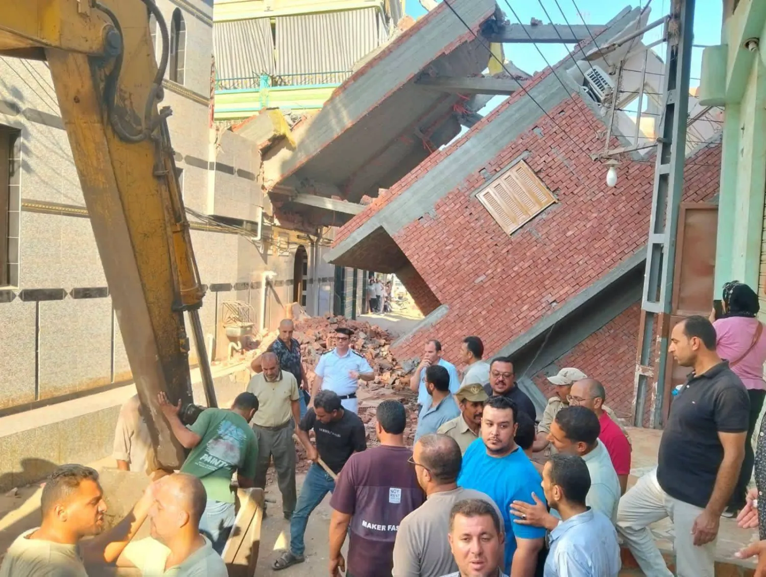 انهيار عقار تحت الإنشاء في قرية جفصا بمحافظة الدقهلية الجمعة الماضي (المحافظة)