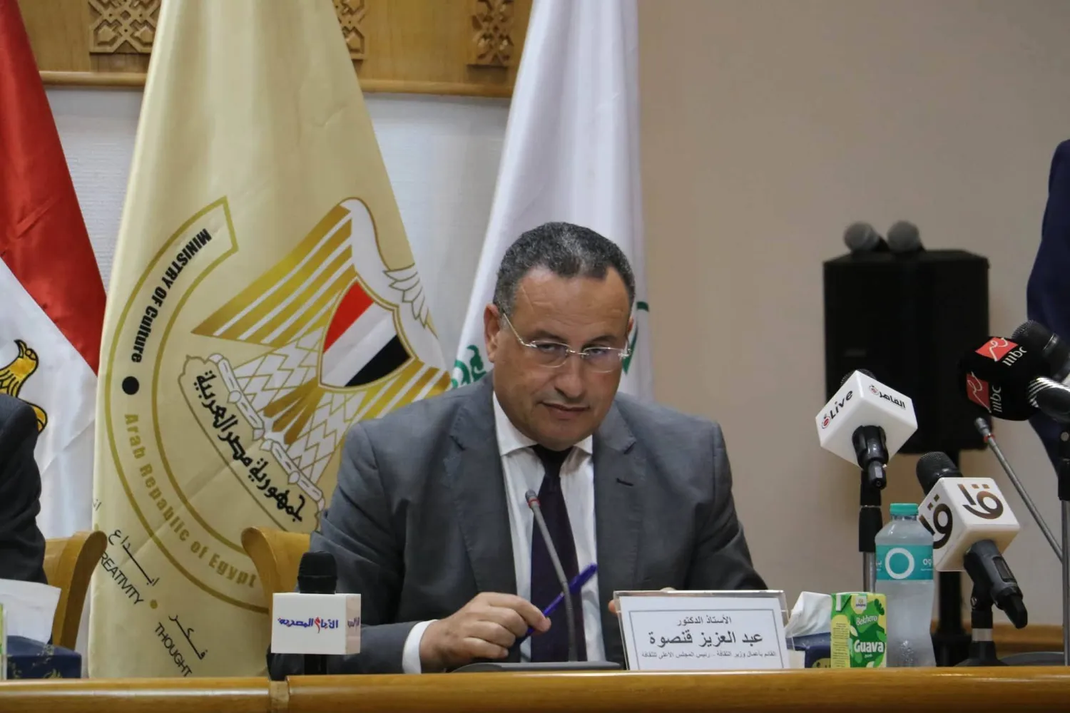 الدكتور عبد العزيز قنصوة وزير التعليم العالي والبحث العلمي والقائم بأعمال وزير الثقافة (وزارة الثقافة)