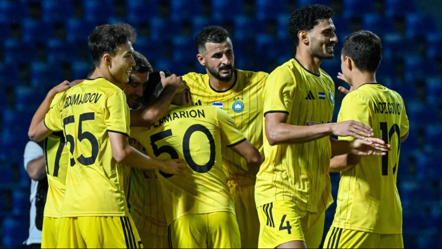 فرحة لاعبي باختاكور الأوزبكي بالفوز على الحسين الأردني (الاتحاد الآسيوي)