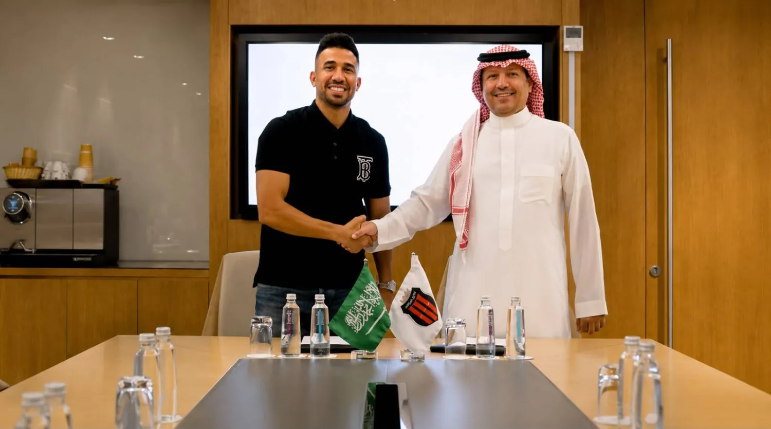 الرياض يعلن رسمياً التعاقد مع الدولي المصري محمود حسن تريزيغيه (نادي الرياض)