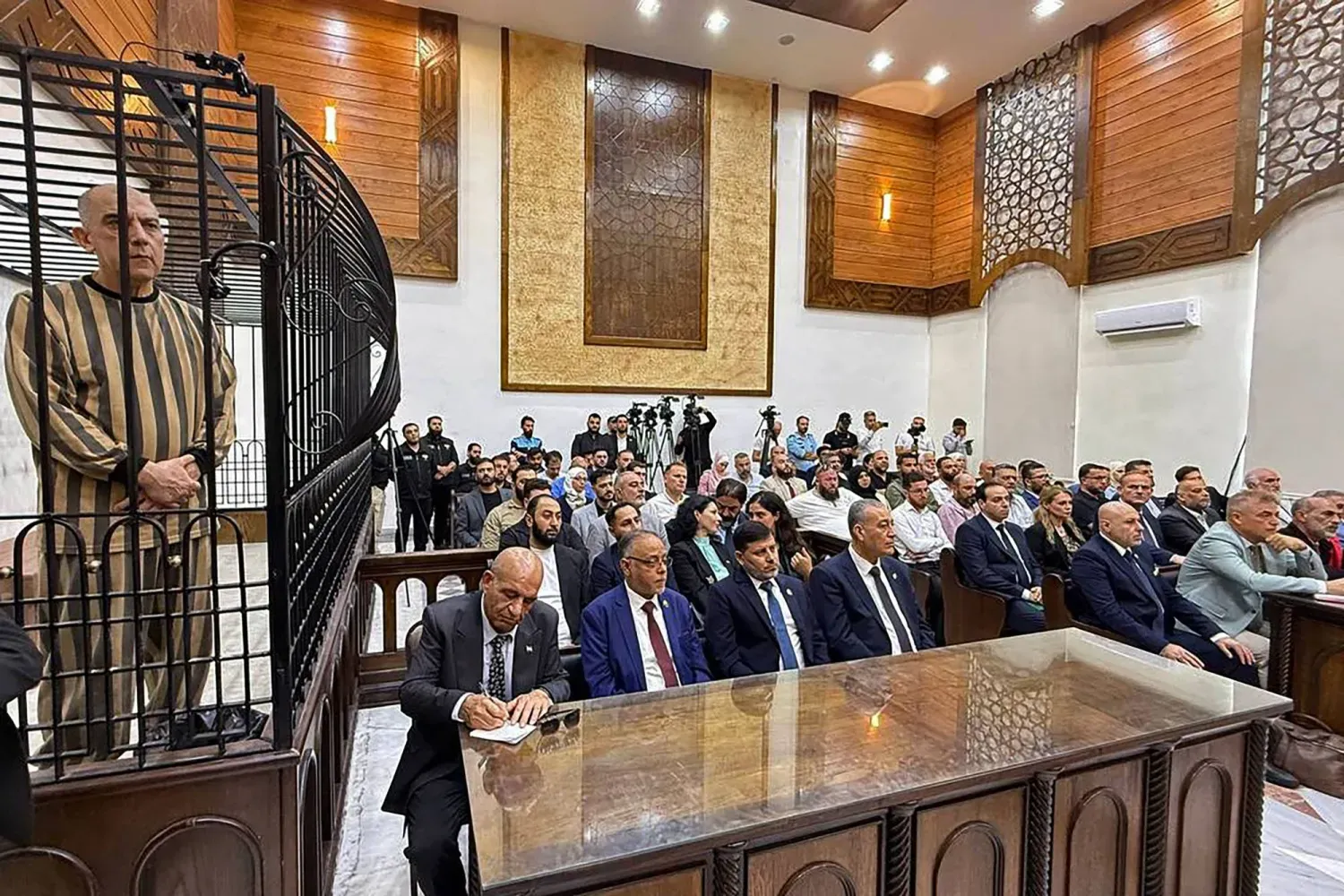Beşar Esed'in kuzeni Atıf Necib, dün Şam'daki Adalet Sarayı'nda "insanlığa karşı suçlar"dan idam cezasına çarptırıldı (AFP)