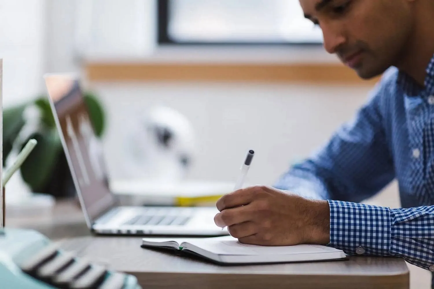 تأثير العمل عن بعد على البيئة مرتبط بتنظيم بيئة العمل المنزلية (جامعة برونِل- لندن)