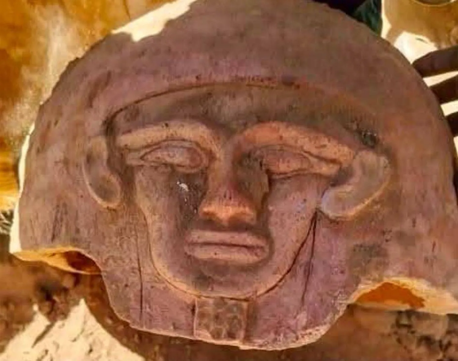 جانب من الكشف الأثري في الواحات (وزارة السياحة والآثار)
