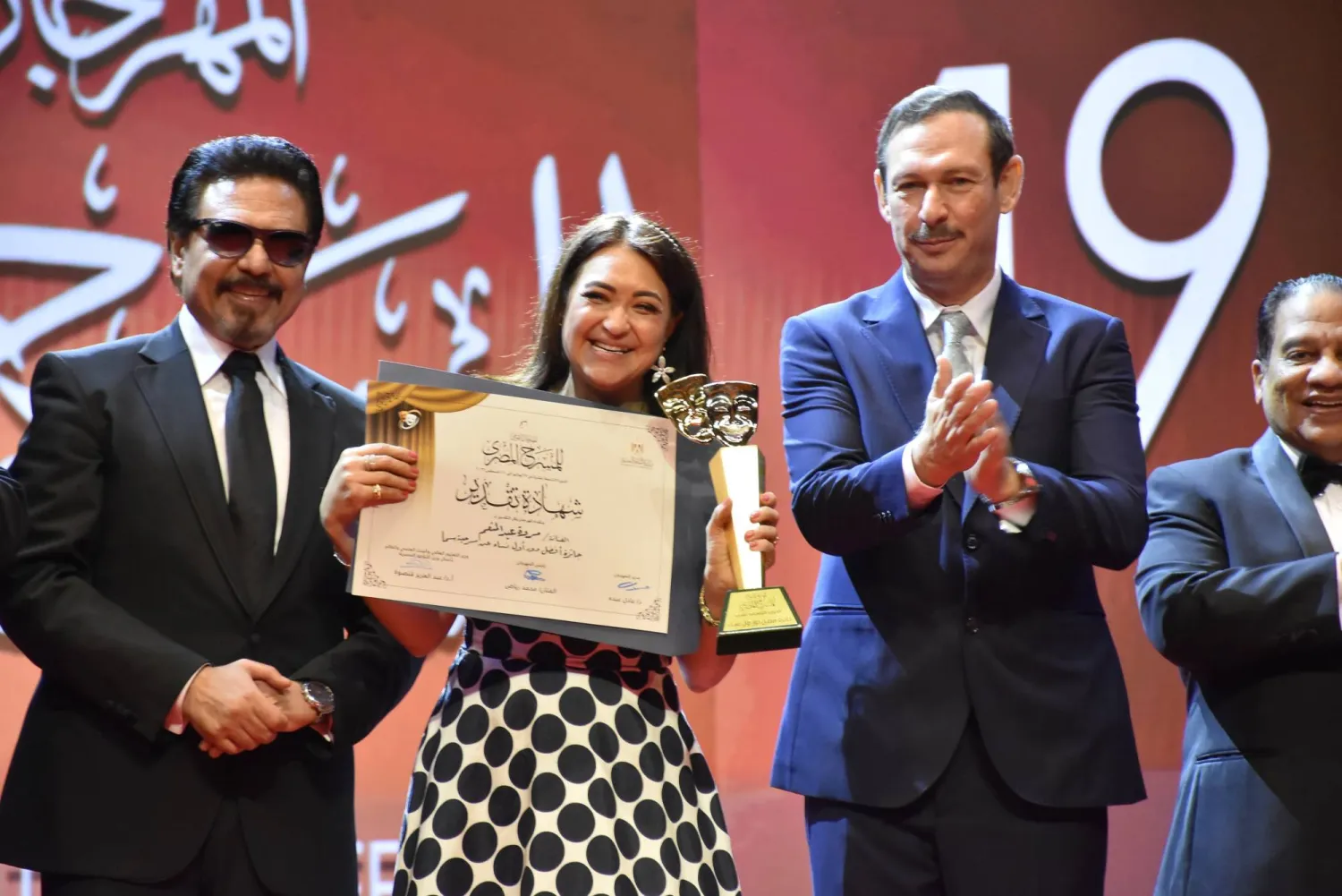 الفنانة مروة عبد المنعم تفوز بجائزة «أفضل دور أول نساء» عن «سما» (المهرجان القومي للمسرح)