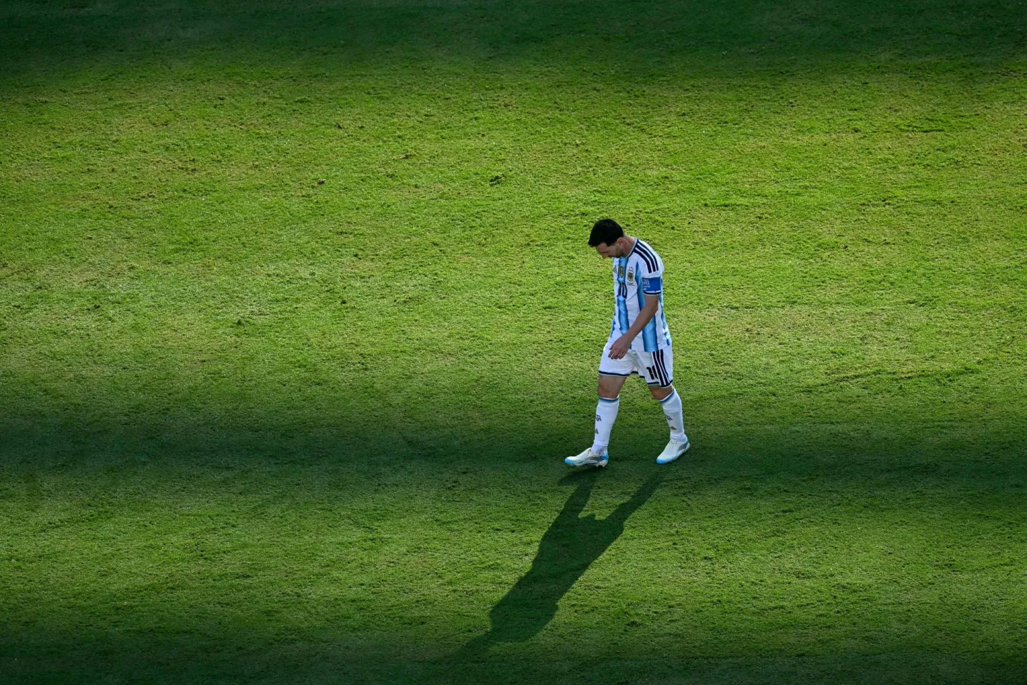 (FILES) Argentina's forward #10 Lionel Messi reacts during the 2026 World Cup football tournament final match between Spain and Argentina at the New York/New Jersey Stadium in East Rutherford on July 19, 2026.  (Photo by Jewel SAMAD / AFP)