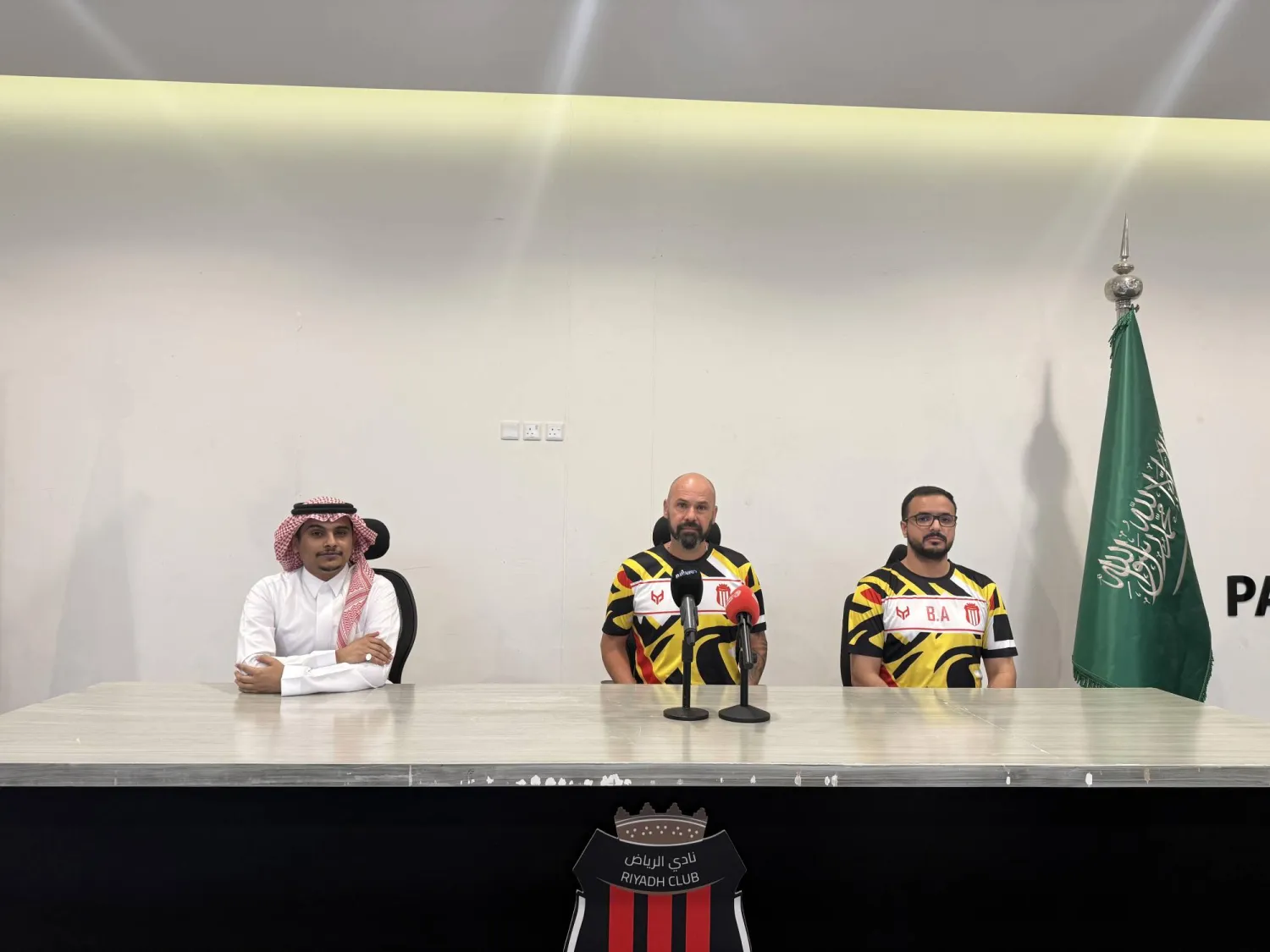 البرازيلي ماوريسيو دولاك خلال المؤتمر الصحافي (الشرق الأوسط)
