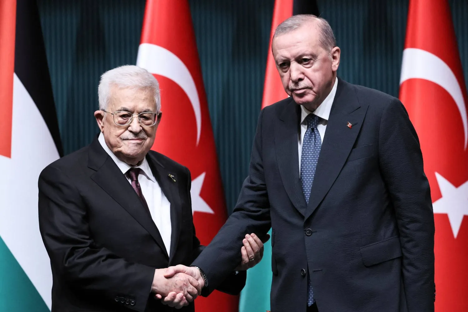 Palestinian President Mahmoud Abbas (L) shakes hands with Türkiye’s President Recep Tayyip Erdogan (R) after a press conference at the presidential palace in Ankara on August 12, 2026. (AFP) 