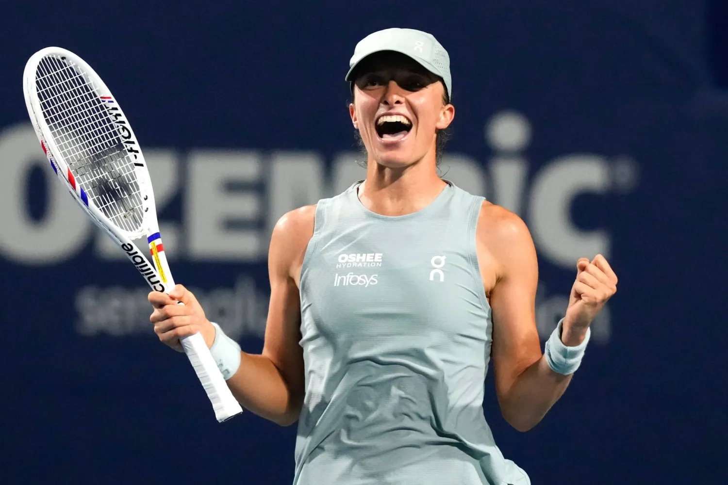  Poland's Iga Swiatek celebrates her 6-3 1-6 6-3 win over Ukraine's Elina Svitolina in a National Bank Open semi-final tennis match in Toronto on Wednesday, August 12, 2026. (Chris Young/The Canadian Press via AP) 