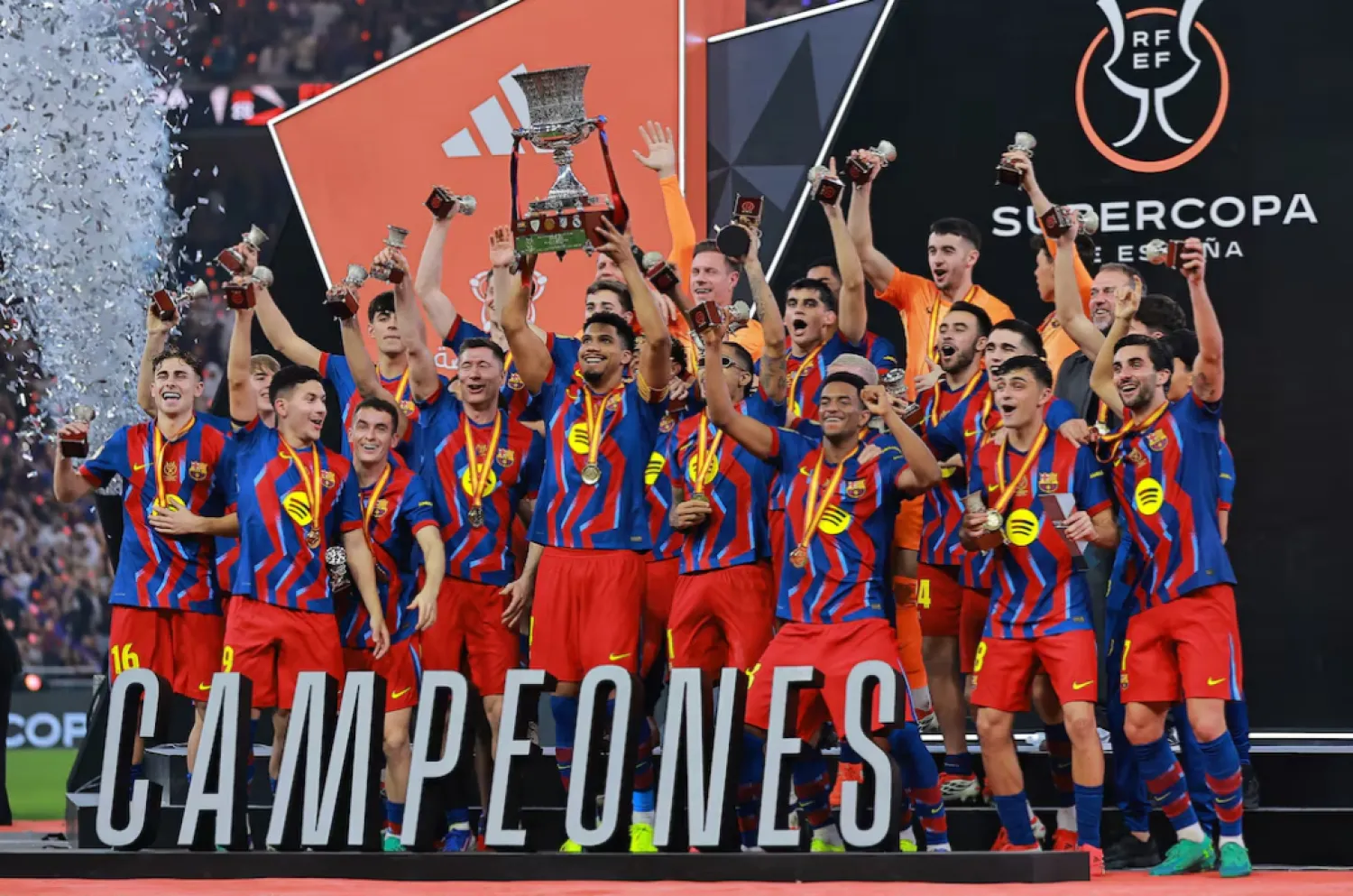 Spanish Super Cup - Final - FC Barcelona v Real Madrid - King Abdullah Sports City Stadium, Jeddah, Saudi Arabia - January 12, 2026 FC Barcelona's Ronald Araujo lifts the trophy with teammates after winning the Spanish Super Cup final REUTERS/Stringer 