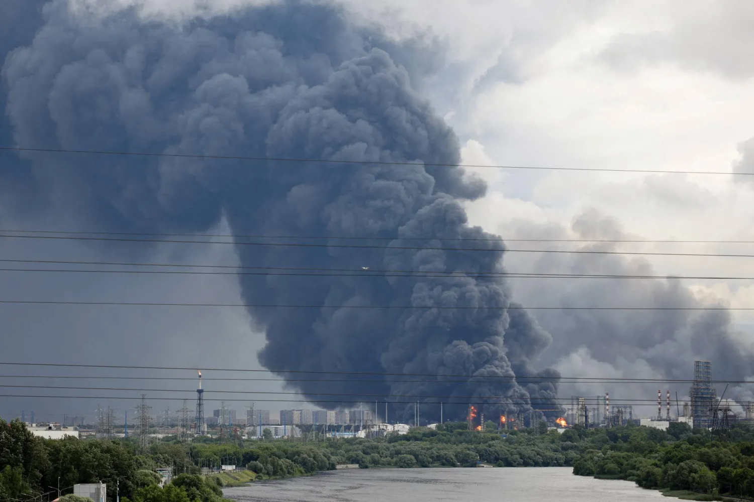 FILE PHOTO: Thick plumes of smoke with flames rise from an oil refinery following a Ukrainian drone attack, in the course of Russia-Ukraine conflict, in Moscow, Russia, June 18, 2026, in this picture obtained from social media. SOCIAL MEDIA/via REUTERS