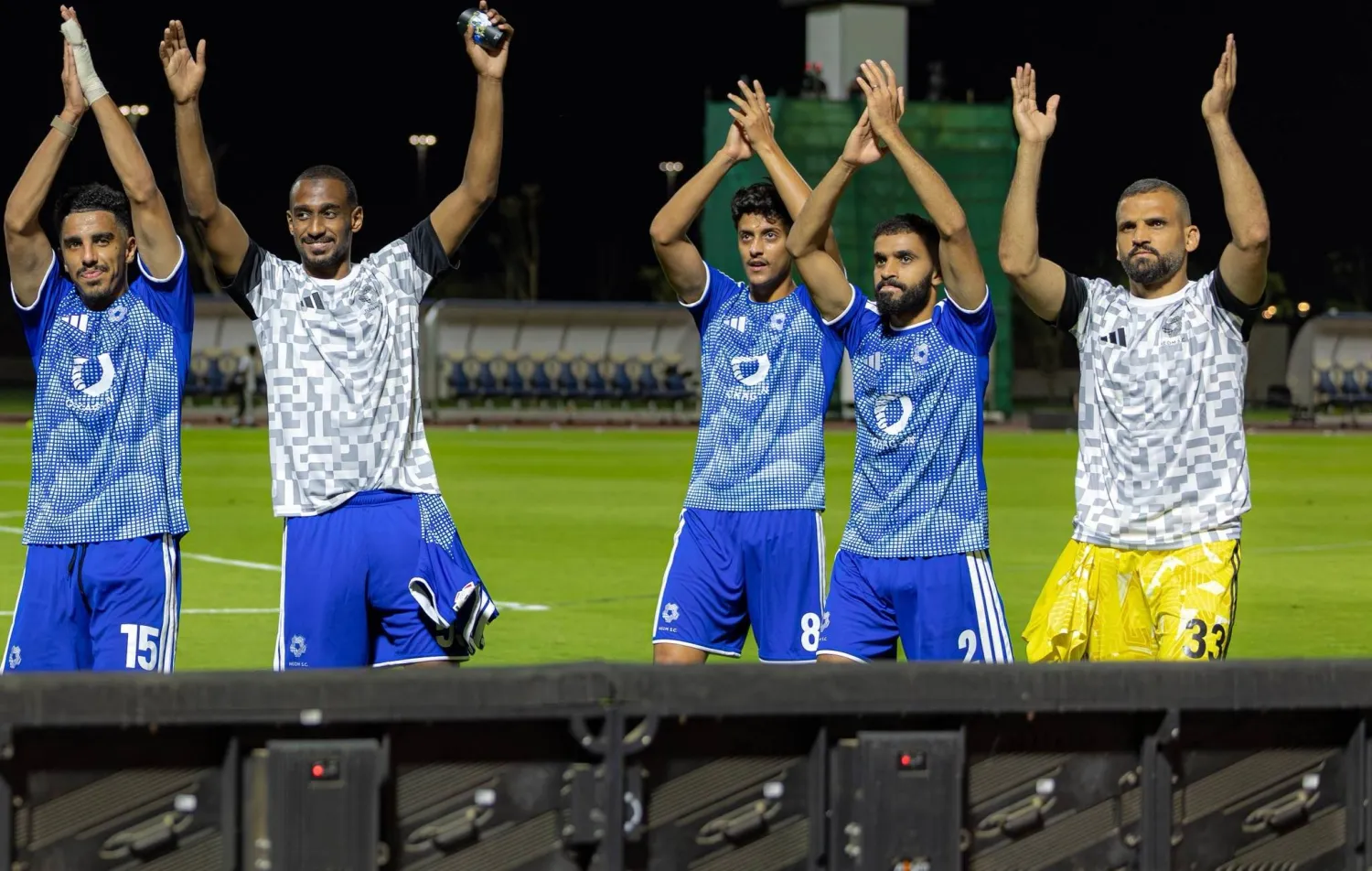 البريك يحتفل مع زملاءه في نيوم بعد الفوز على الفيحاء (نادي الفيحاء)