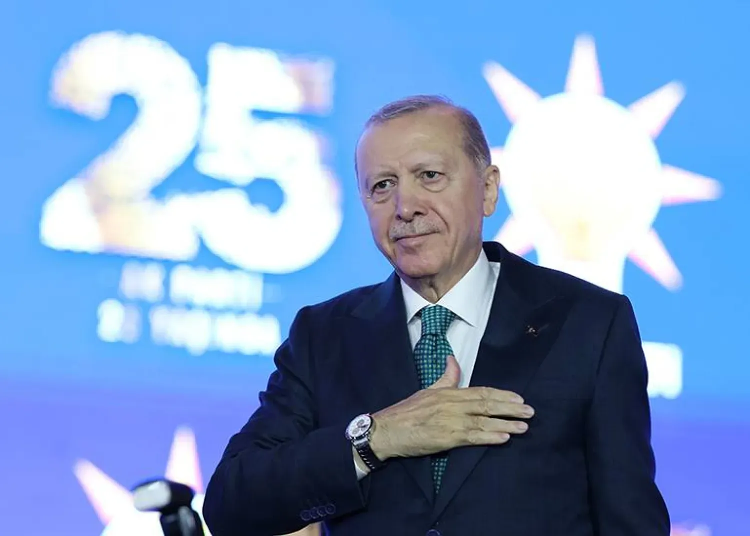 Cumhurbaşkanı, Ankara'da iktidardaki Adalet ve Kalkınma Partisi'nin kuruluşunun 25. yıl dönümü kutlamaları sırasında (Türkiye Cumhurbaşkanlığı)