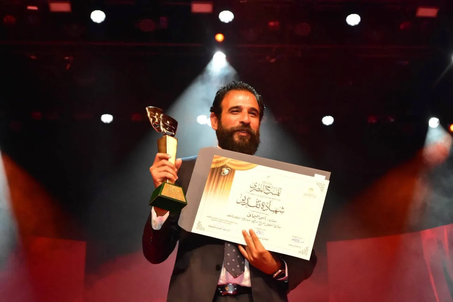أمير اليماني يحصد جائزة أفصل مخرج (إدارة المهرجان)