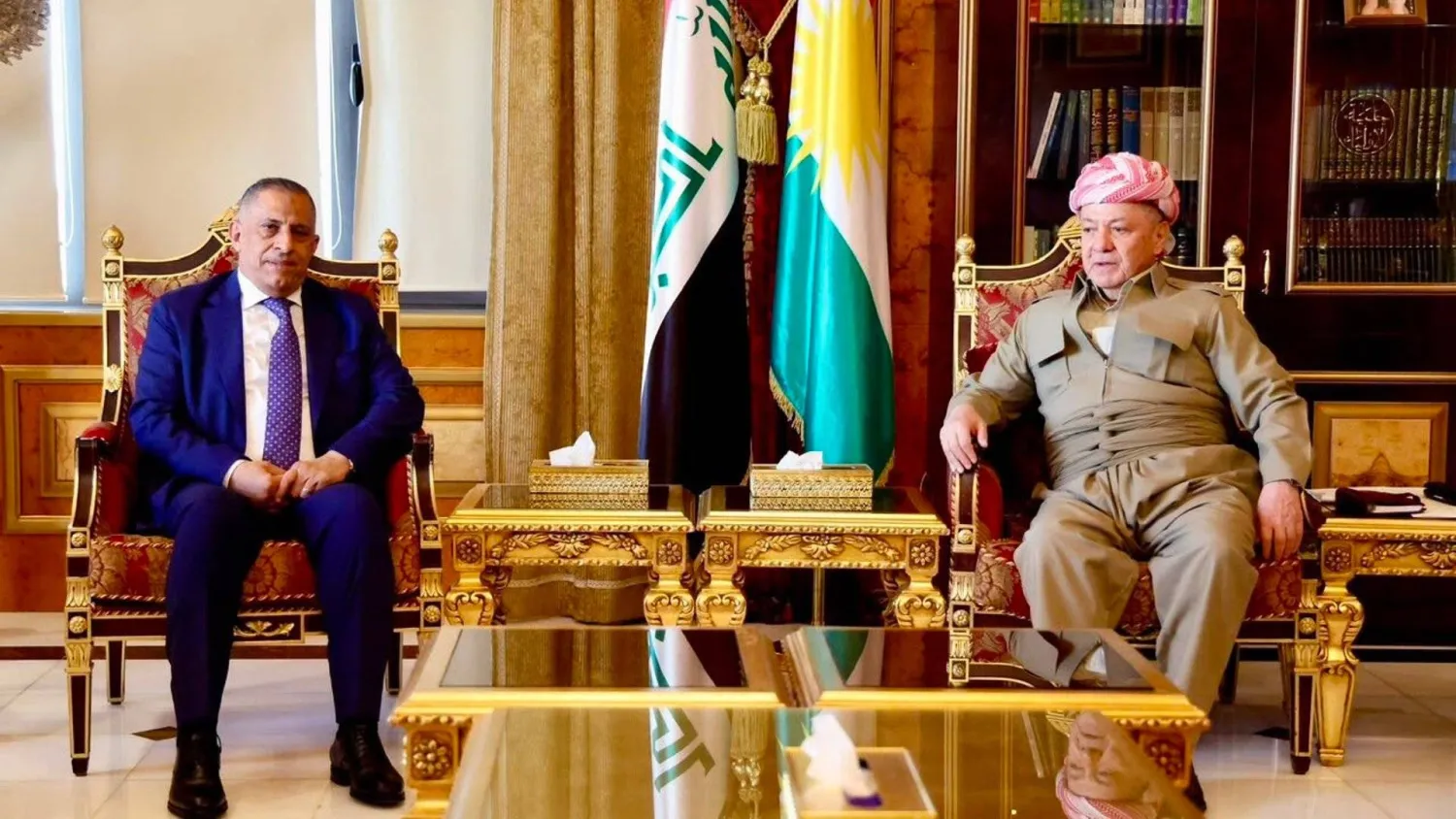 زعيم الحزب الديمقراطي الكردستاني مسعود بارزاني مستقبلاً مستشار الأمن القومي قاسم العبودي في أربيل يوم 15 أغسطس 2026 (إعلام حكومي)