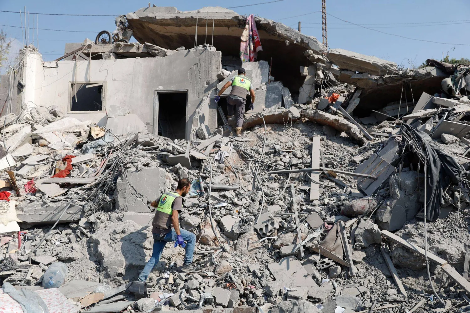 15 August 2026, Lebanon, Nabatieh district: An Israeli warplane carried out an airstrike on a house in a tourist area of Ansar, southern Lebanon, before dawn, completely destroying the building and causing extensive damage to surrounding properties. (dpa)