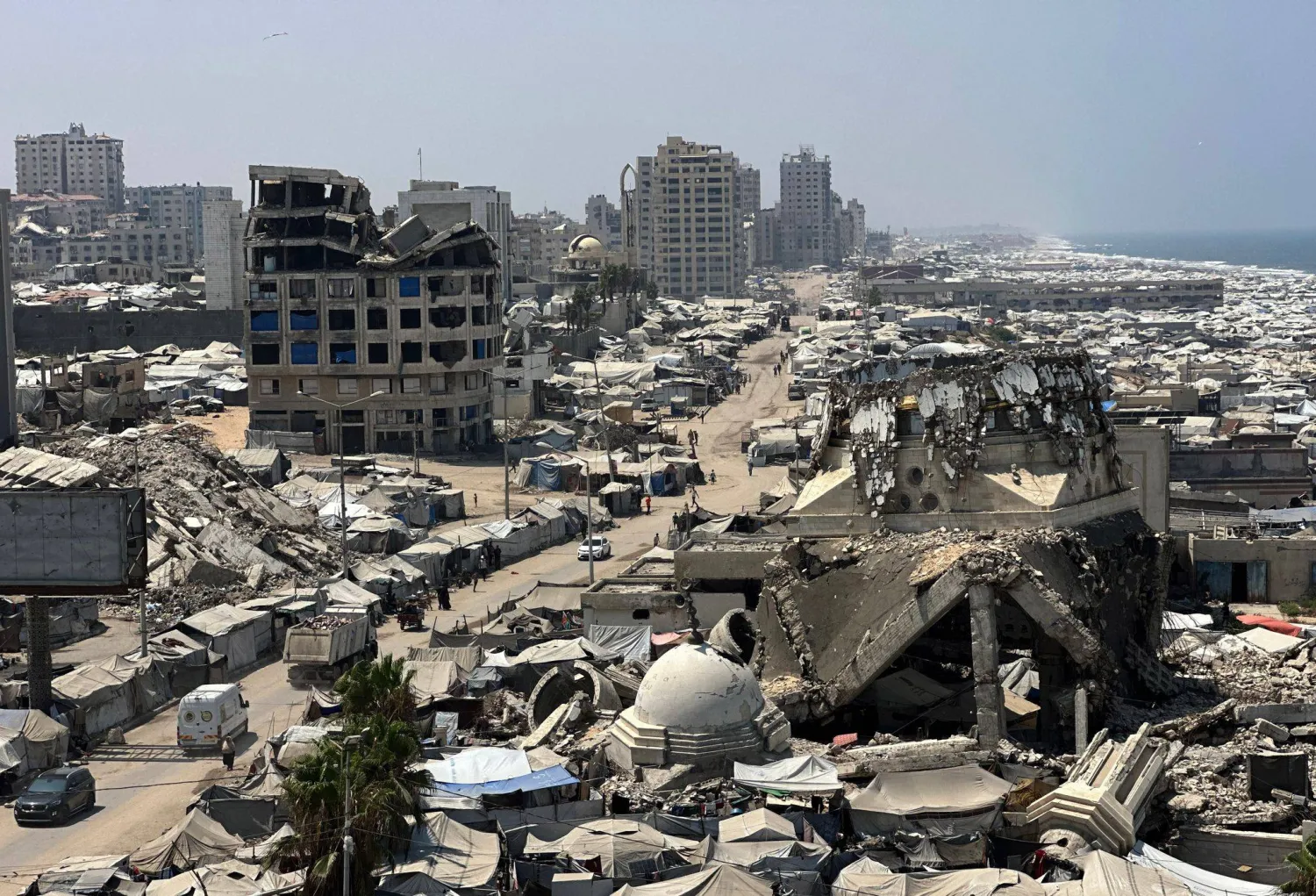 15 August 2026, Palestinian Territories, Gaza: Tents sheltering displaced Palestinians crowd the beach, as the coastline has become a refuge for thousands displaced from different parts of the Gaza Strip by the war. (dpa)