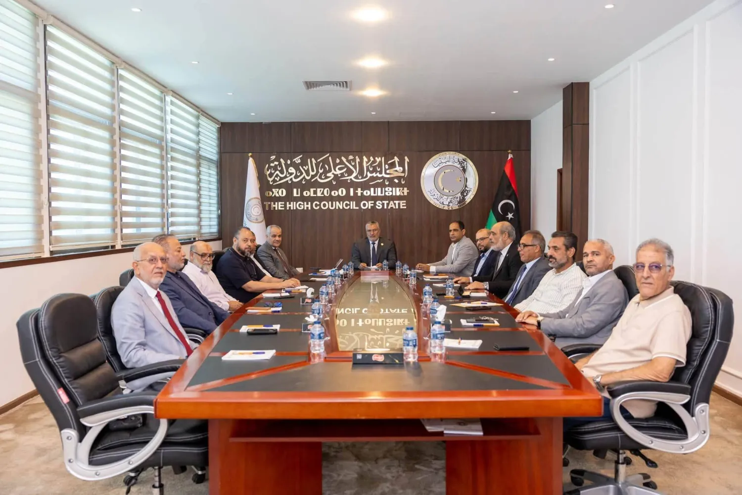 رئيس المجلس الأعلى للدولة في ليبيا محمد تكالة مستقبلاً محافظ «المركزي» ناجي عيسى الأربعاء الماضي (الأعلى للدولة)