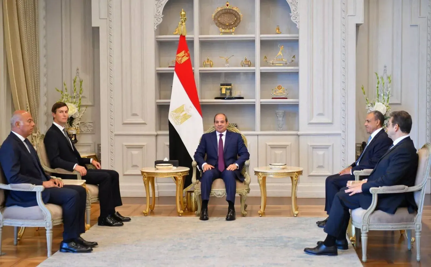 Pazar günü El Alameyn'de Mısır Cumhurbaşkanı Abdülfettah es-Sisi ile Trump'ın danışmanının görüşmesi (Mısır Cumhurbaşkanlığı)