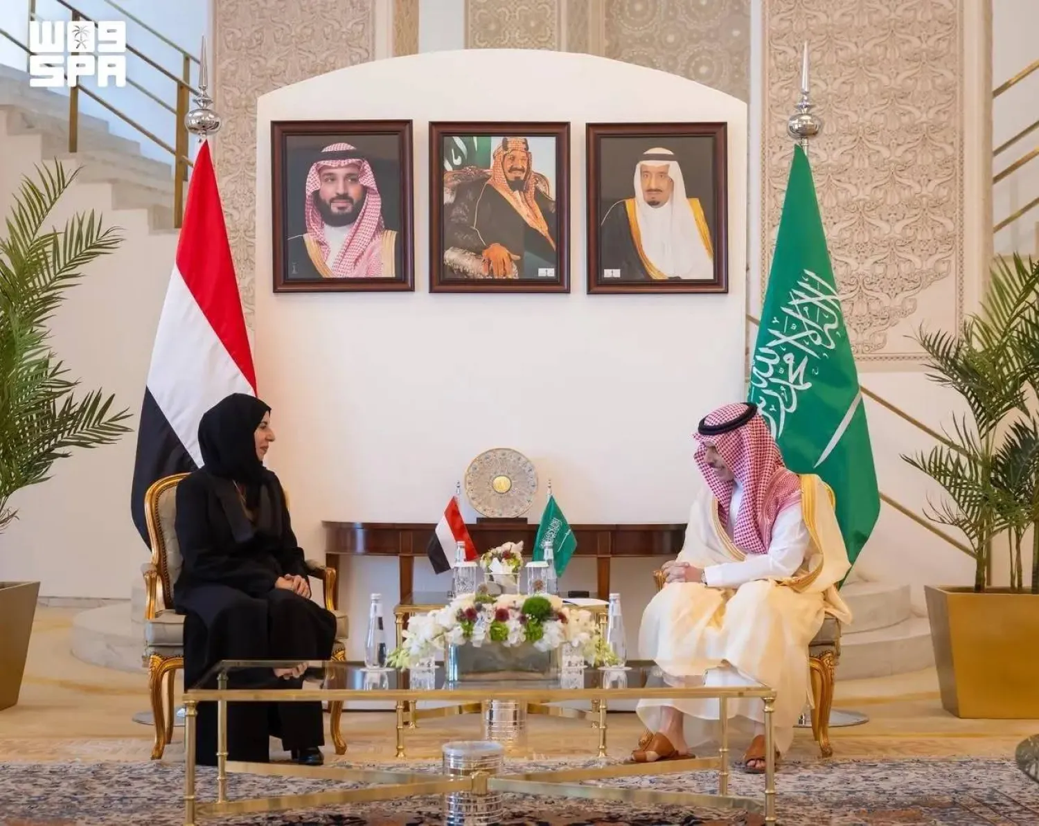 Saudi Minister of Foreign Affairs Prince Faisal bin Farhan bin Abdullah received Yemeni Minister of Foreign Affairs and Expatriates Dr. Afrah Abdulaziz Al-Zouba. (SPA)