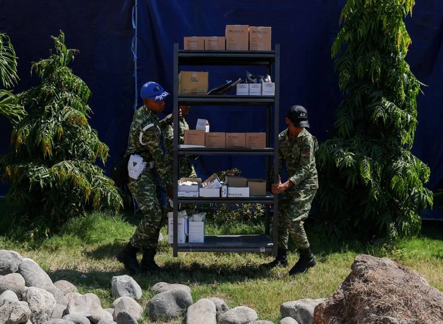  Soldiers work to move medical supplies out of a damaged hospital in the aftermath of an earthquake in Nagekeo, East Nusa Tenggara, Indonesia, August 17, 2026. (Reuters)