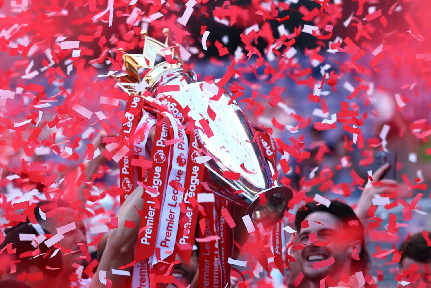 Football - Premier League - Crystal Palace v Arsenal - Selhurst Park, London, Britain - May 24, 2026 Arsenal's Martin Odegaard lifts the trophy as he celebrates with teammates after winning the Premier League. (Reuters) 