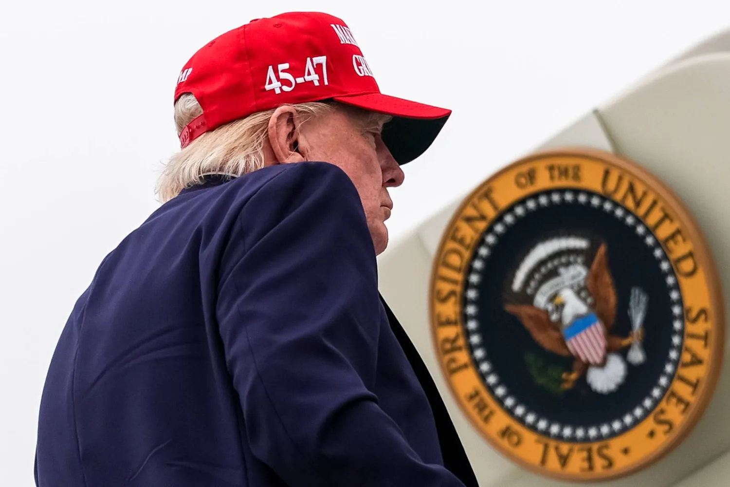 President Donald Trump boards Air Force One at Morristown Airport, Sunday, Aug. 16, 2026, in Morristown, N.J. (AP Photo/Julia Demaree Nikhinson)