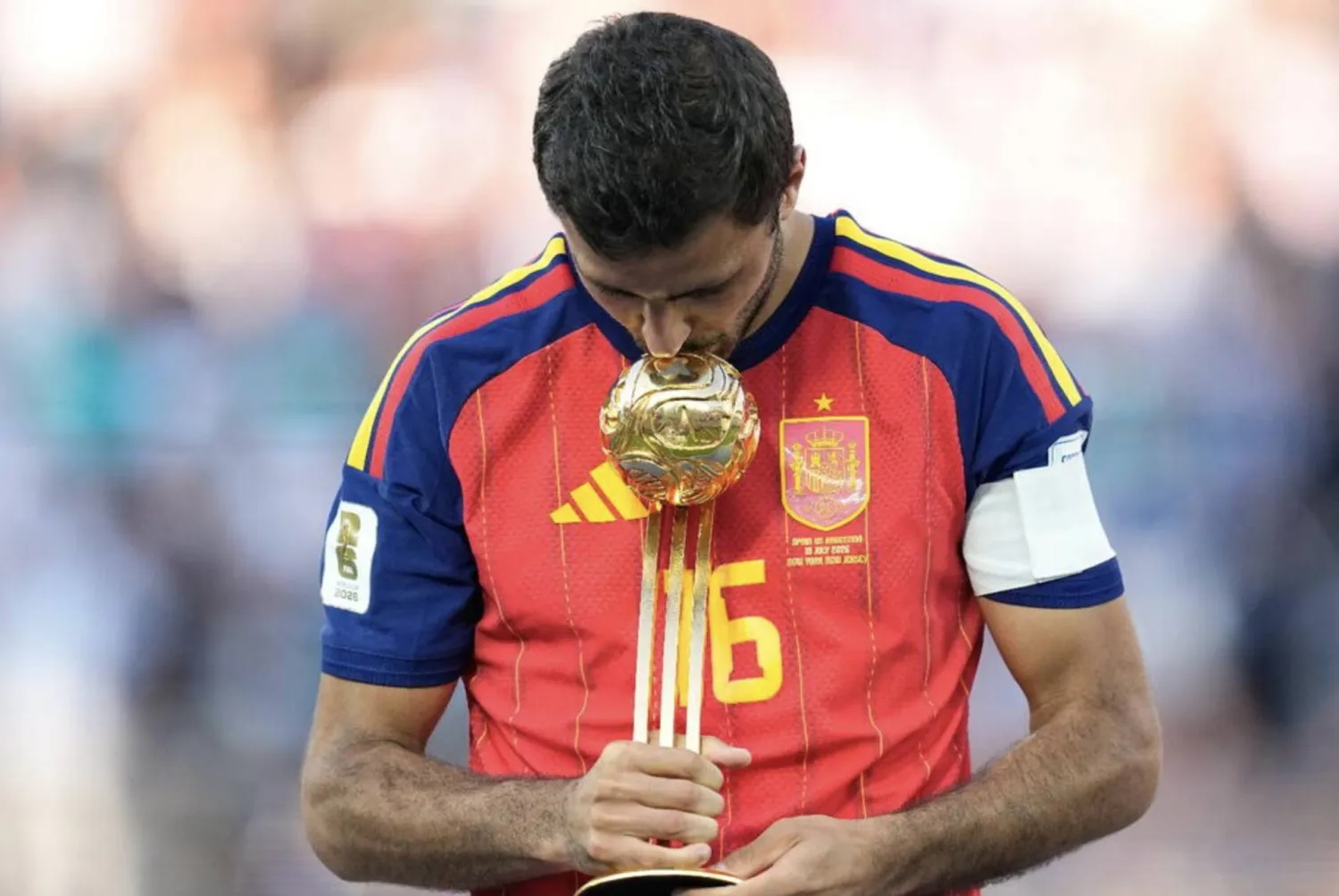 اللاعب الذي انتظر ريال مدريد لسنوات هو نفسه الذي اضطر إلى إبلاغ النادي بأنه اختار منافسه المباشر (أ.ب)