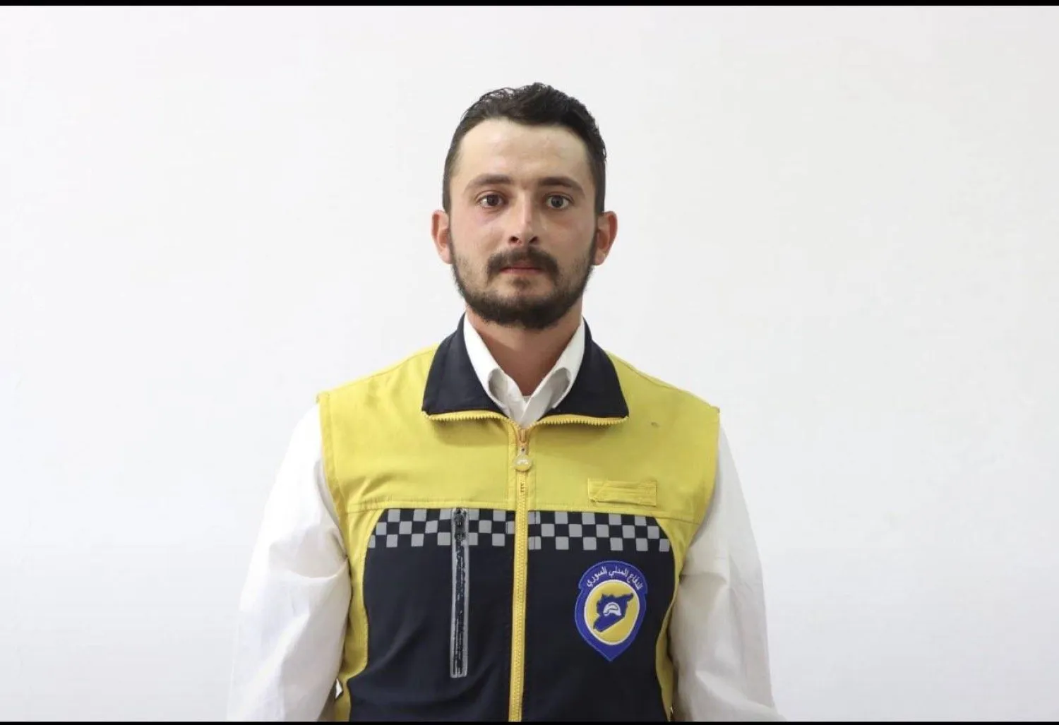 محمد غميرة العامل بالدفاع المدني السوري قضى تحت ظروف معاملة سيئة في مخفر الحفة بريف اللاذقية (حساب وزير الطوارئ)