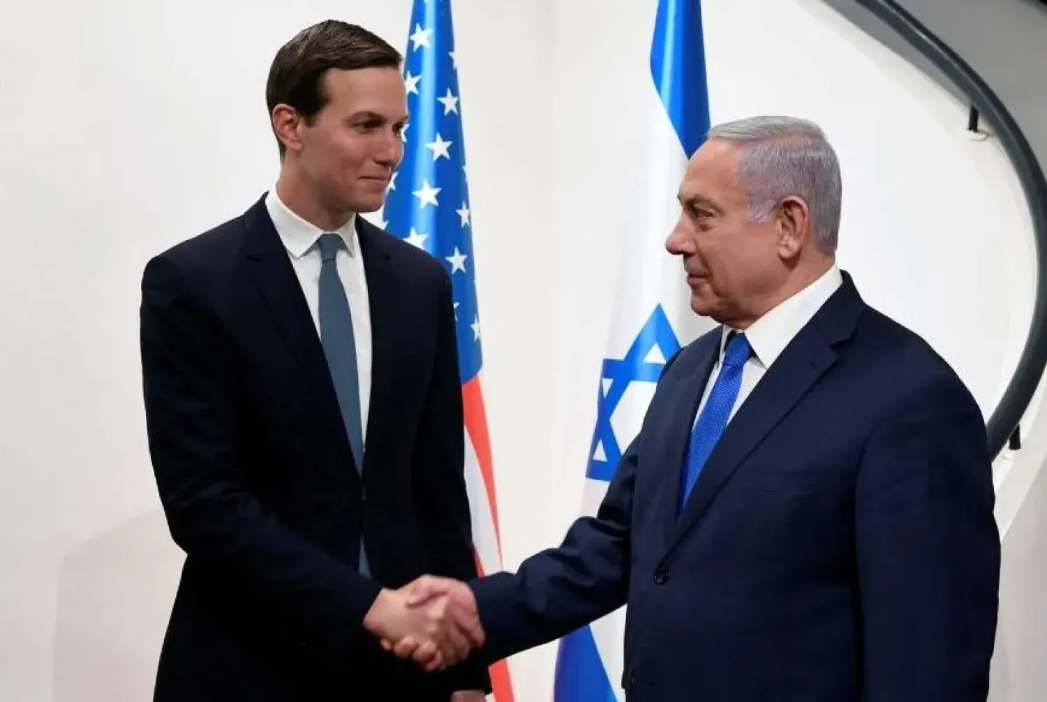 Jared Kushner ile Binyamin Netanyahu arasında daha önce gerçekleşen bir görüşmeden (Arşiv - Reuters)