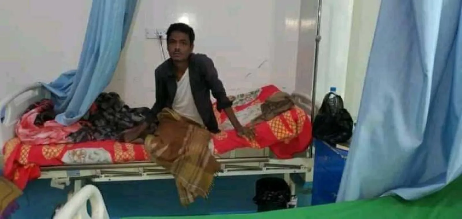 مريض يمني جرى احتجازه في مستشفى بمحافظة ذمار (فيسبوك)
