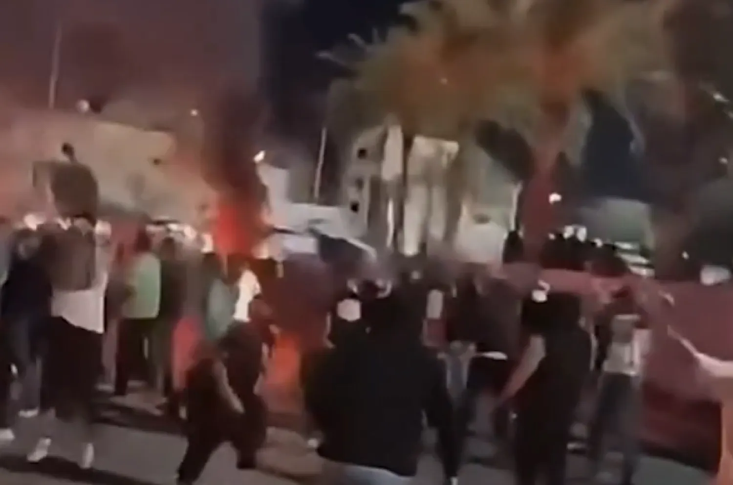 احتجاجات ليلية فى العاصمة طرابلس أمس الاثنين (من مقاطع نشرتها وسائل إعلام محلية)