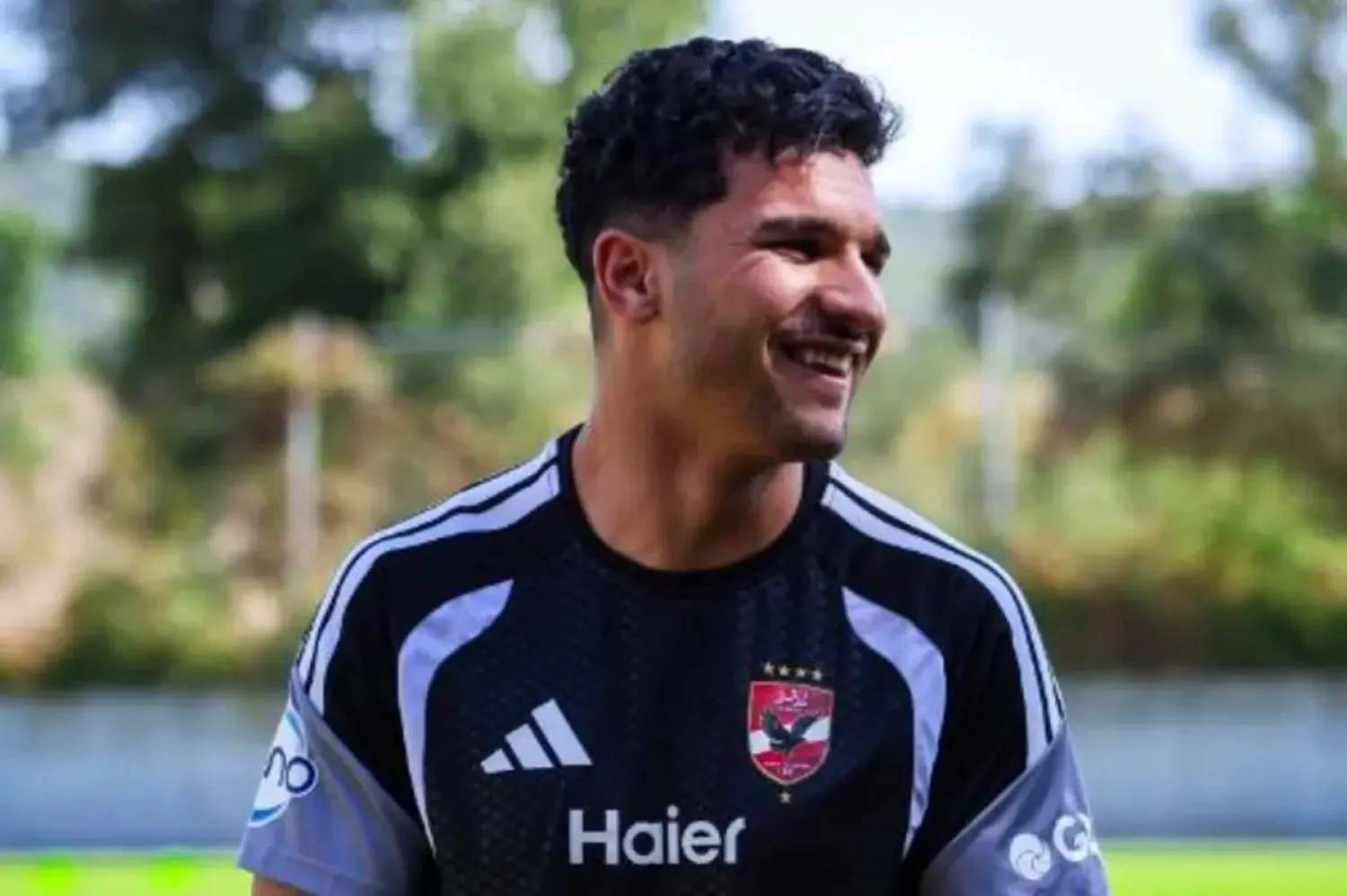 الجزائري منصف بقرار مهاجم الأهلي المصري (النادي الأهلي)