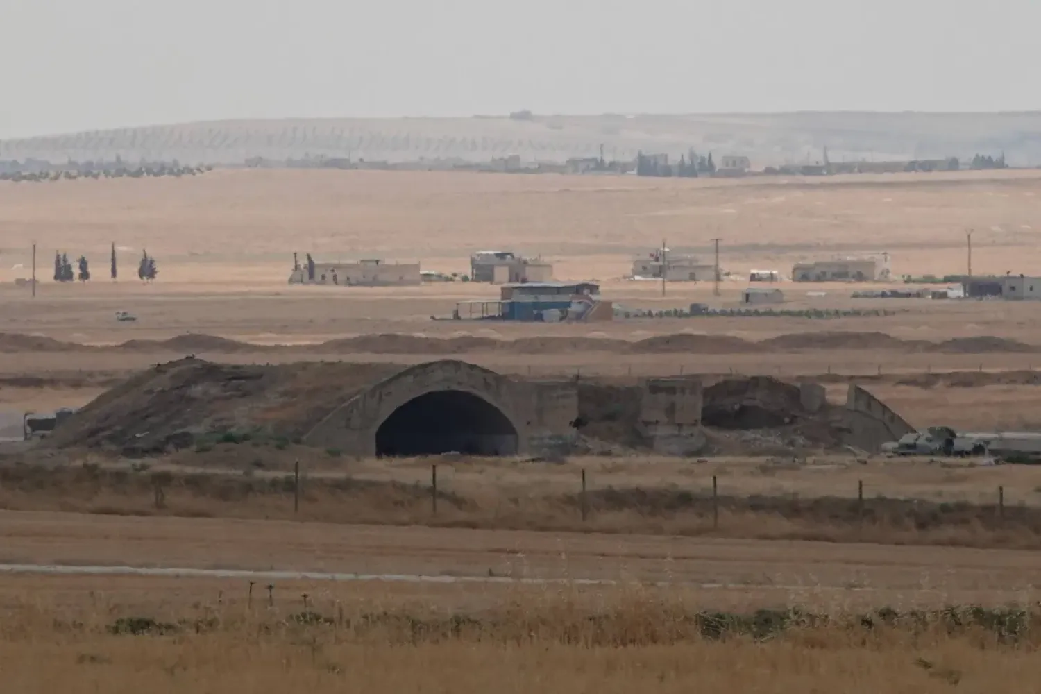 İsrail tarafından dün gerçekleştirilen saldırıların ardından Ebu Zuhur Askeri Hava Üssü (Reuters)