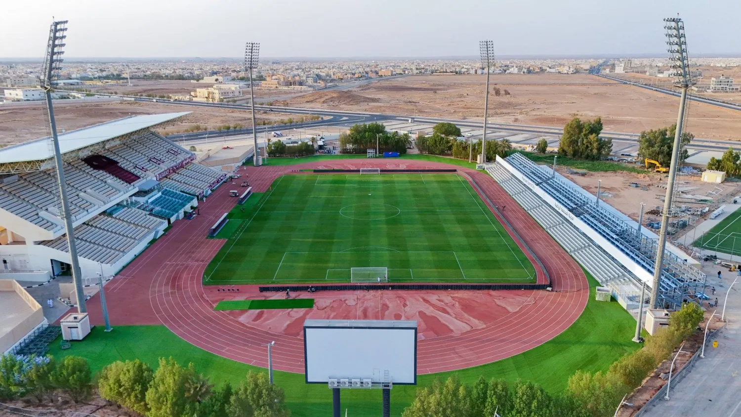 إغلاق مدرجات ملعب المجمعة لاستكمال أعمال التوسعة (حساب كأس الملك على منصة اكس)