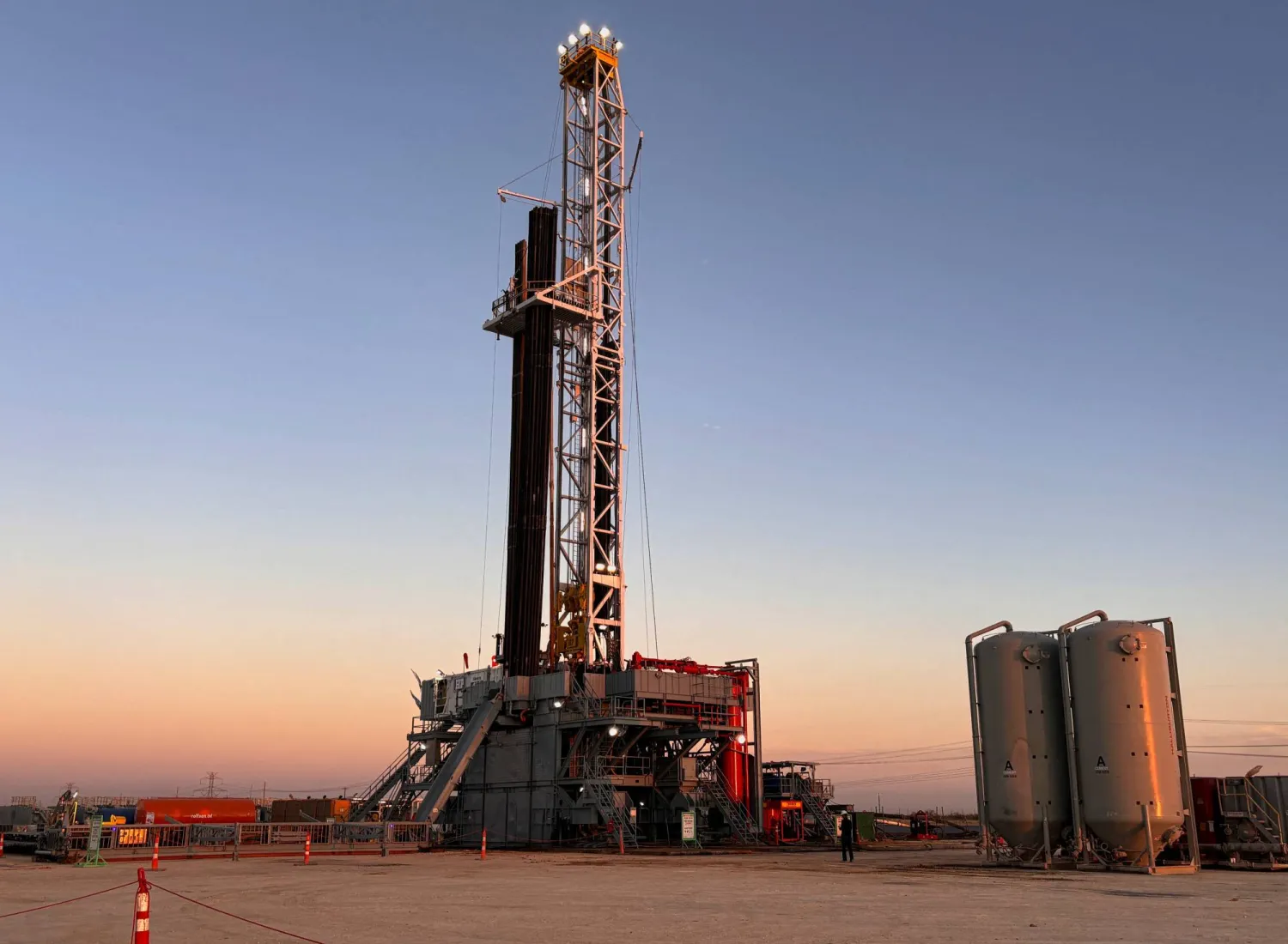 An automated oil drilling rig operated by ExxonMobil in Midland, Texas, US, August 17, 2026. REUTERS/Sheila Dang