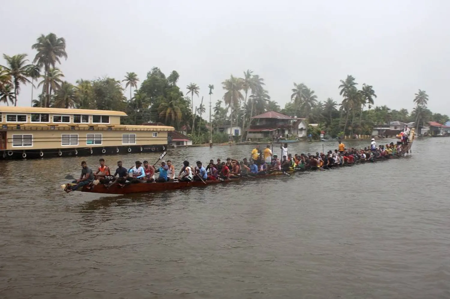  Rowers from the United Boat Club train on the Pamba river in preparation for the Nehru Trophy snake boat race, near Kainakary, Kerala, India, August 7, 2026. (Reuters)